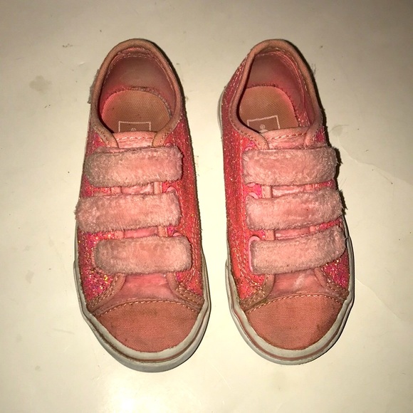 PINK Van’s Girls fuzzy shoe off the wall size US kids size 10.5 velcro s… - Picture 7 of 8
